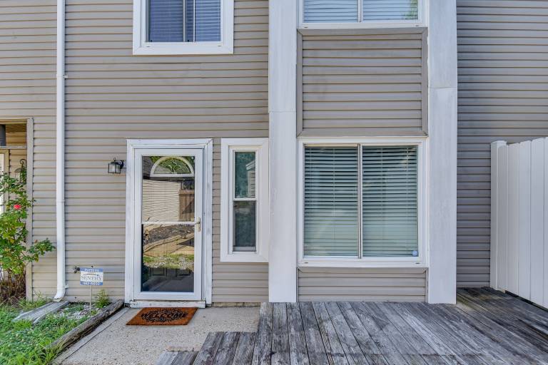 5 Mi to NAS Oceana: Townhome w/ Fenced Yard! — photo 3