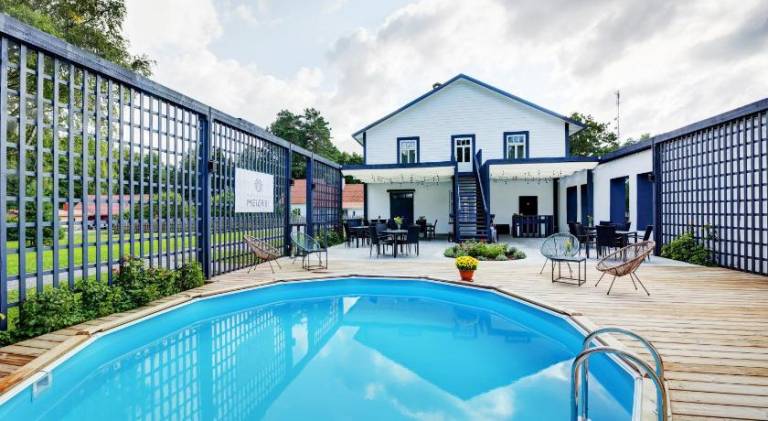 Rental apartment with yard, sauna & pool in Parnu
