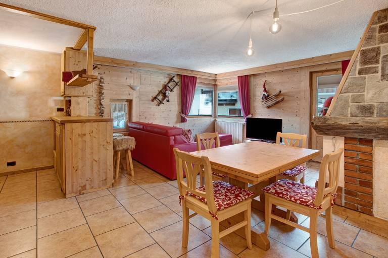Holiday Apartment 'Baita Dei Ski App 2' near Slopes with Terrace & Wi-Fi in Livigno