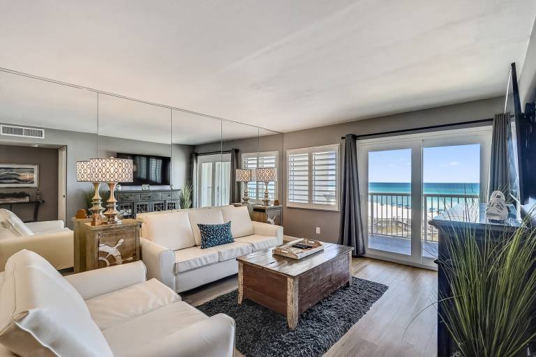 Child-friendly wonderful condo with pool & patio | Beach nearby | Pet-friendly in Destin, FL