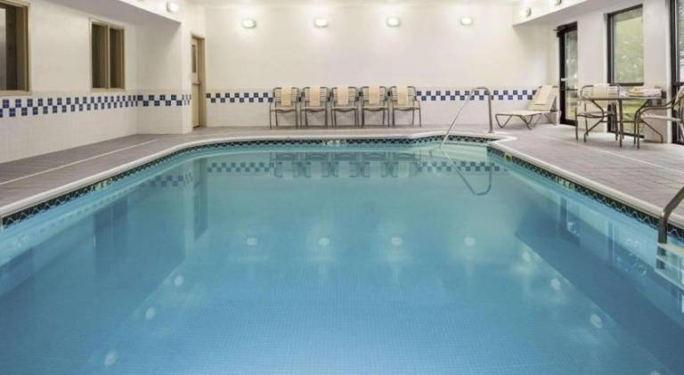 Hampton Inn Zanesville — photo 3