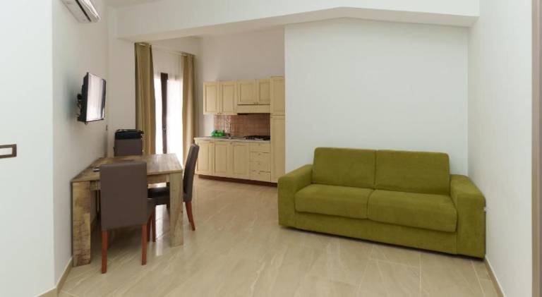 Wonderful serviced apartment with patio | Dogs allowed — photo 2