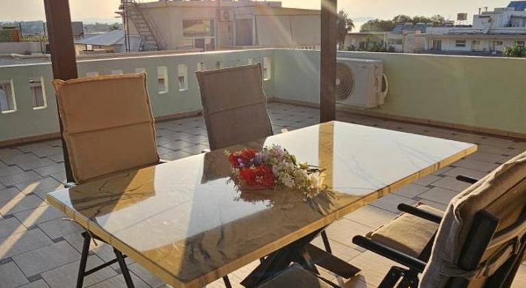 Apartment with patio — photo 3