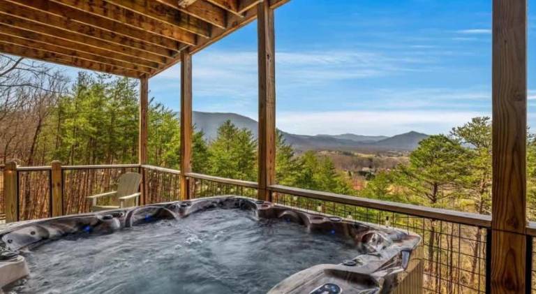 Chalet with pool & hot tub | Perfect for remote work | Pet-friendly — photo 4