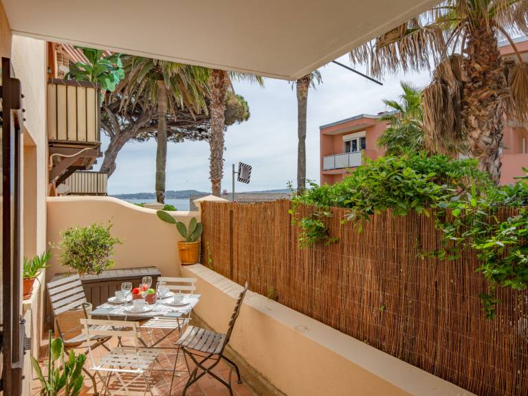 Rental apartment with patio — photo 5