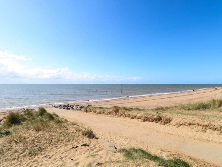Family-oriented cottage with garden | Beach view | Beach nearby | Pets allowed — photo 3