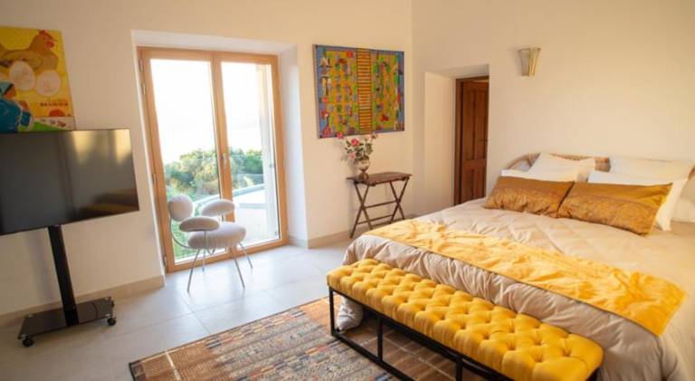 Pleasant villa with jacuzzi & pool | Pets allowed — photo 2