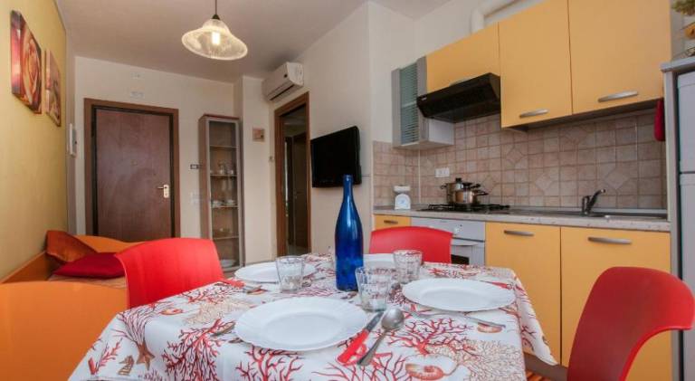 Lovely serviced apartment with patio | Beach nearby | Pets allowed — photo 3