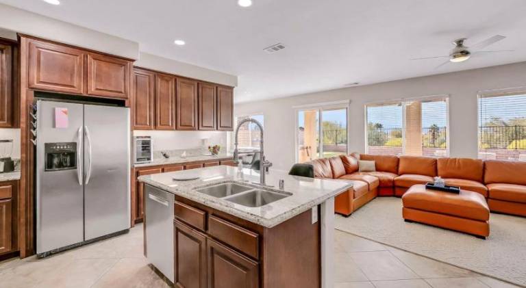 Big house with pool & hot tub | Pet-friendly — photo 5