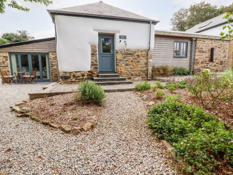Family-oriented charming cottage with patio, garden & barbeque | Beach view | Dogs allowed in Newquay
