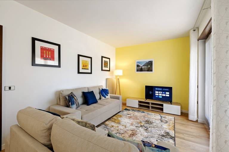 Apartment with yard & terrace | Mountain view — photo 4
