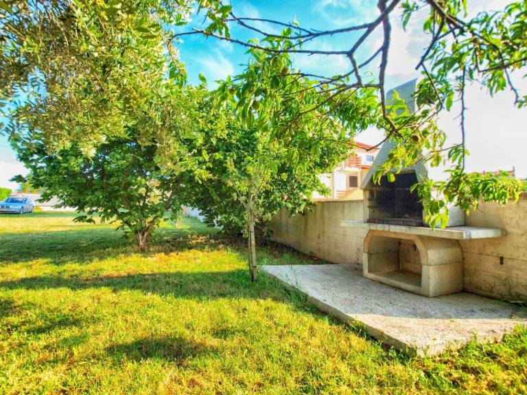 House with terrace & barbecue — photo 4