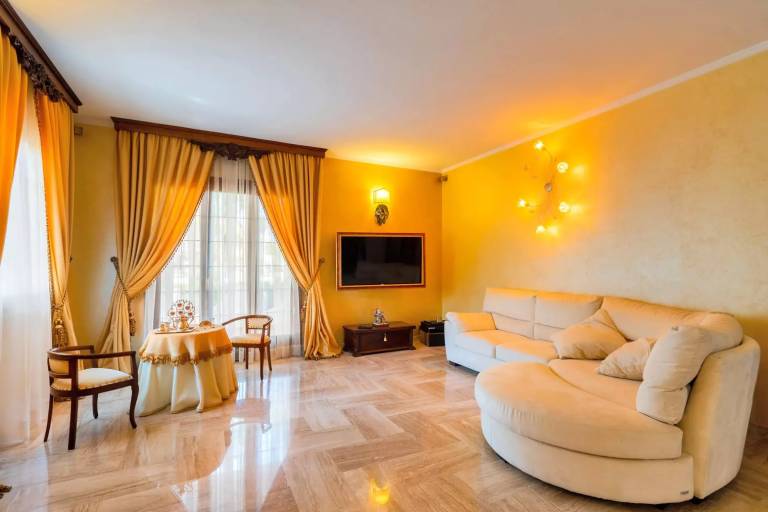 Child-friendly charming villa with garden, grill & private pool | Pool view | Pets allowed — photo 5