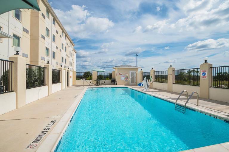 Motel 6 Marble Falls, TX — photo 2