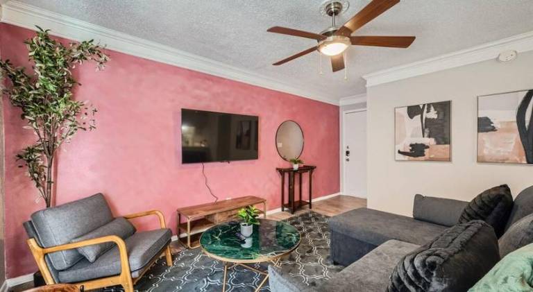 Apartment with pool in Austin, TX
