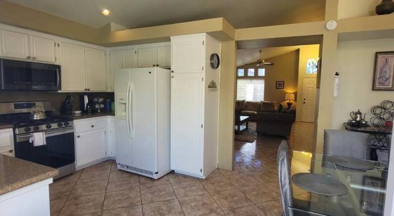 Vacation home with pool & hot tub — photo 5