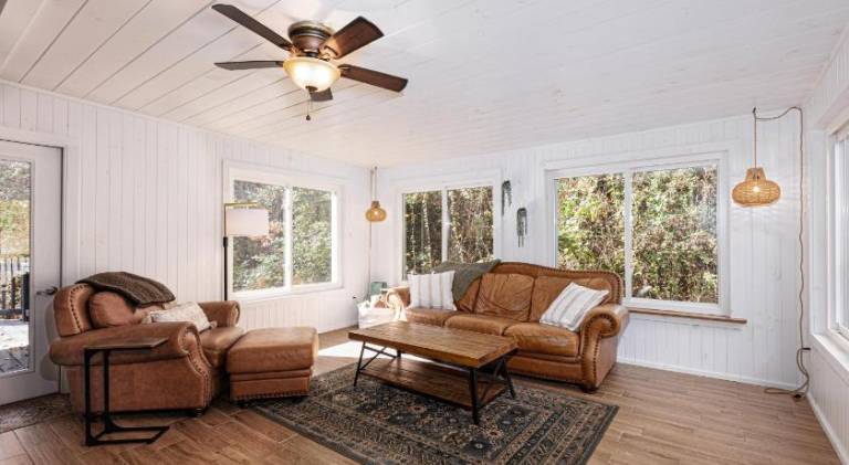 Vacation home with jacuzzi | Perfect for remote work — photo 4