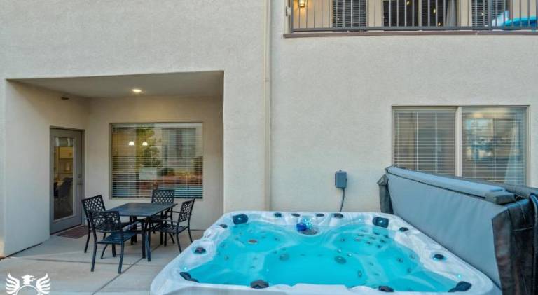 House with pool & jacuzzi | Pet-friendly in Hurricane, UT