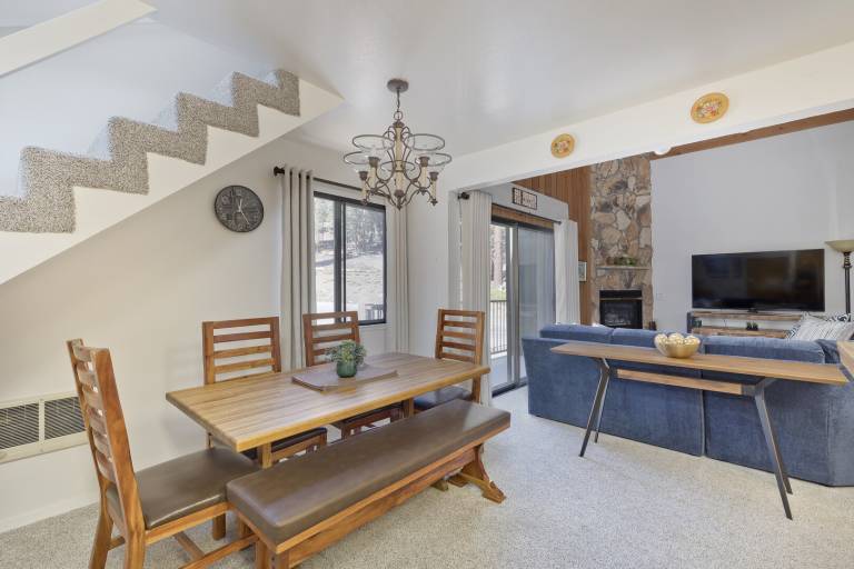 Children-friendly condo with private pool | Ski nearby | Pet-friendly in Mammoth Lakes, CA