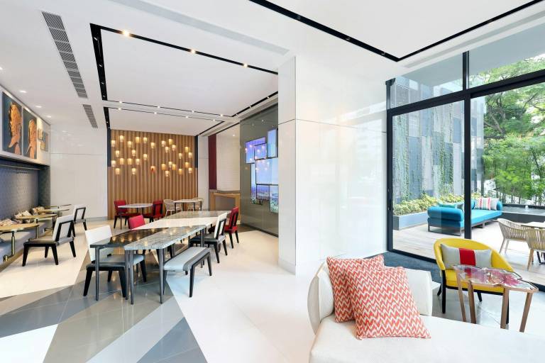 Serviced apartment with barbecue, pool & yard | Suitable for remote work | Pets allowed — photo 3
