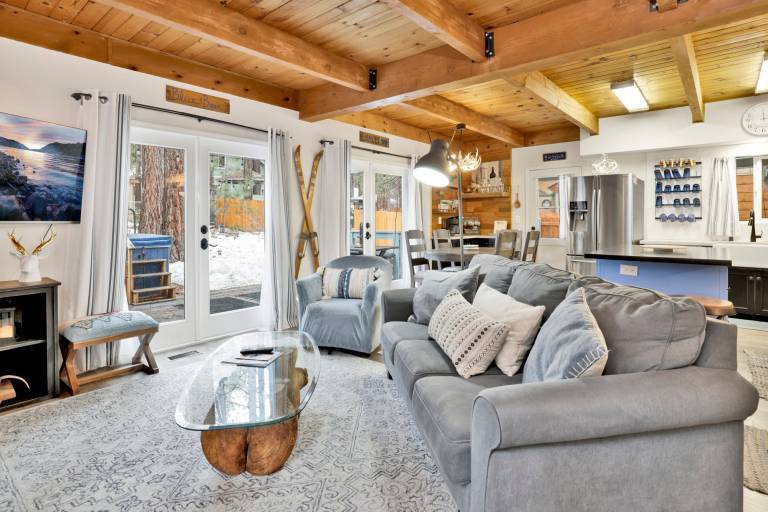 Cabin with jacuzzi, terrace & BBQ | Mountain view in San Bernardino, CA