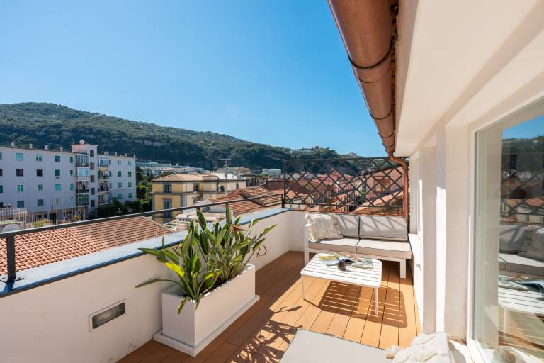 Sorrento City View Penthouse with Terrace&Solarium — photo 2