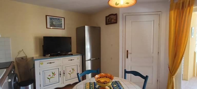 Apartment with patio — photo 5