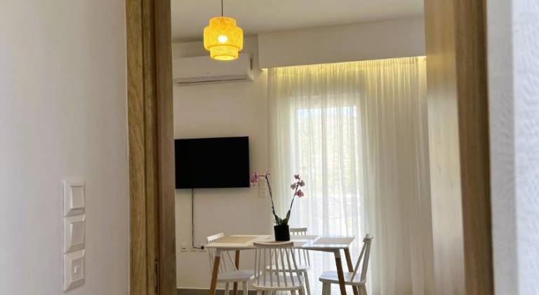 Irini Seaside Luxury Apartments — photo 4