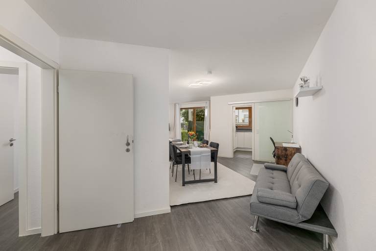 Rob's Flat - Moderne 3-Zimmer-Ferienwohnung mit Terrasse, 6 Schlafplätzen, 2 Min S-Bahn, Weil der Stadt bei Stuttgart — photo 3