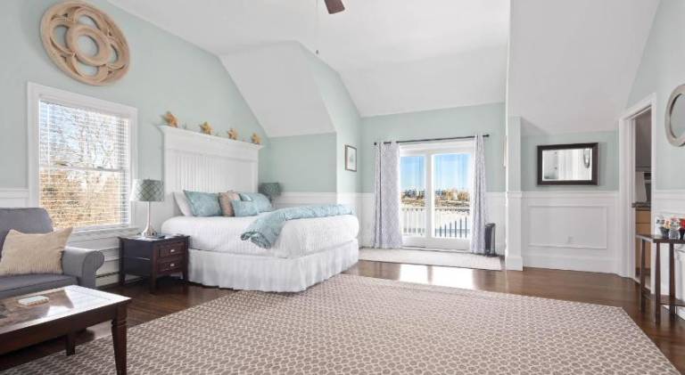The Beacon Luxury Waterfront Inn — photo 2