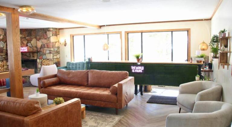 Sierra Blue Hotel & Swim Club — photo 4