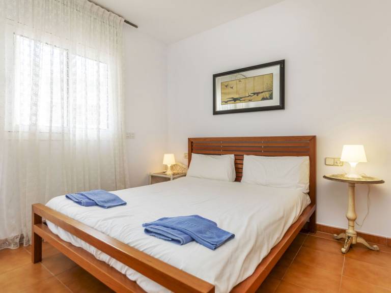 Apartment with pool, garden & patio | Sea view — photo 4