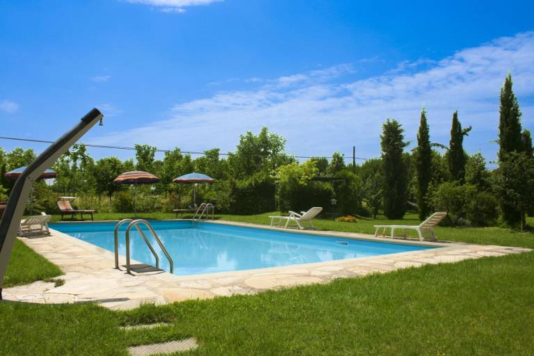 Villa with private pool, barbecue & yard — photo 2