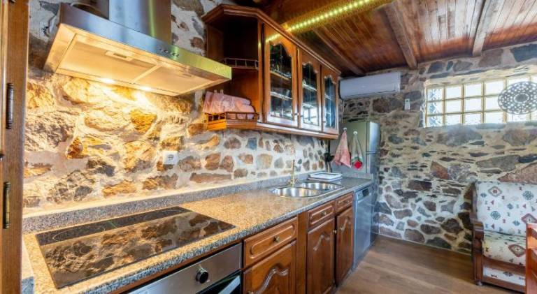 Fully equipped lovely vacation home with terrace, hot tub & private pool | Pets are welcome — photo 5
