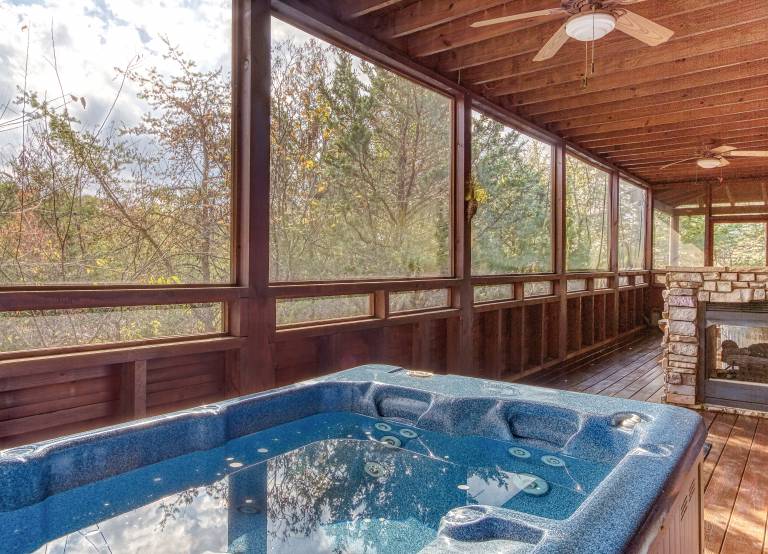Family-oriented beautiful vacation home with hot tub & barbeque | Mountain view | Pets allowed — photo 4