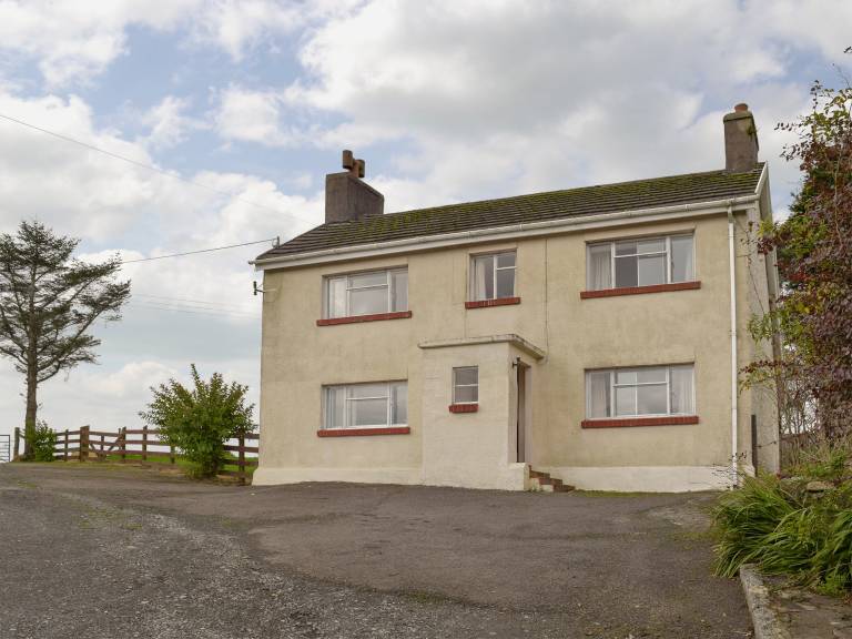 Children-friendly pleasant cottage with garden | Pets allowed in Carmarthen