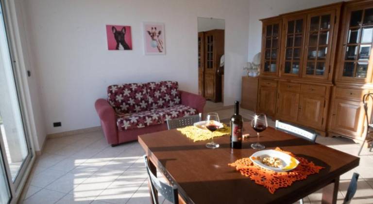 Rental apartment with yard & terrace — photo 3