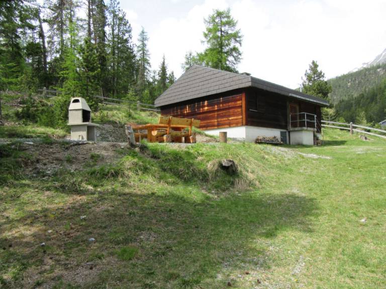House with grill in Val Muestair