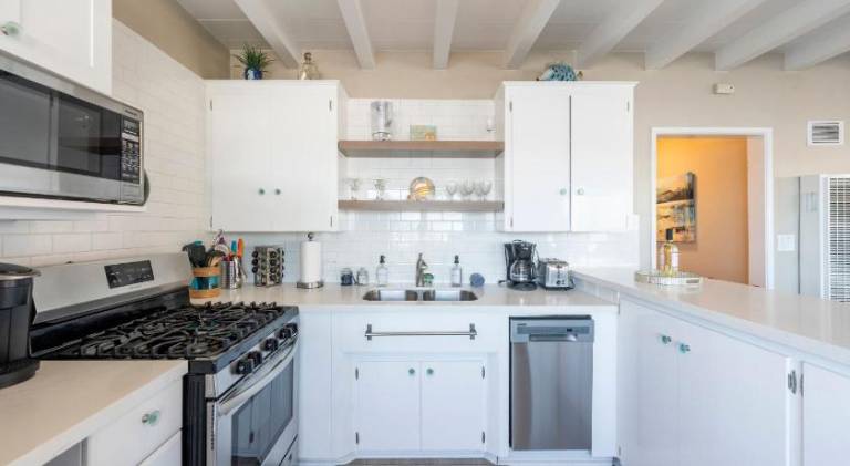 Stylish Newport Condos w Dock Access Walk to Balboa Fun Zone and Beach — photo 3