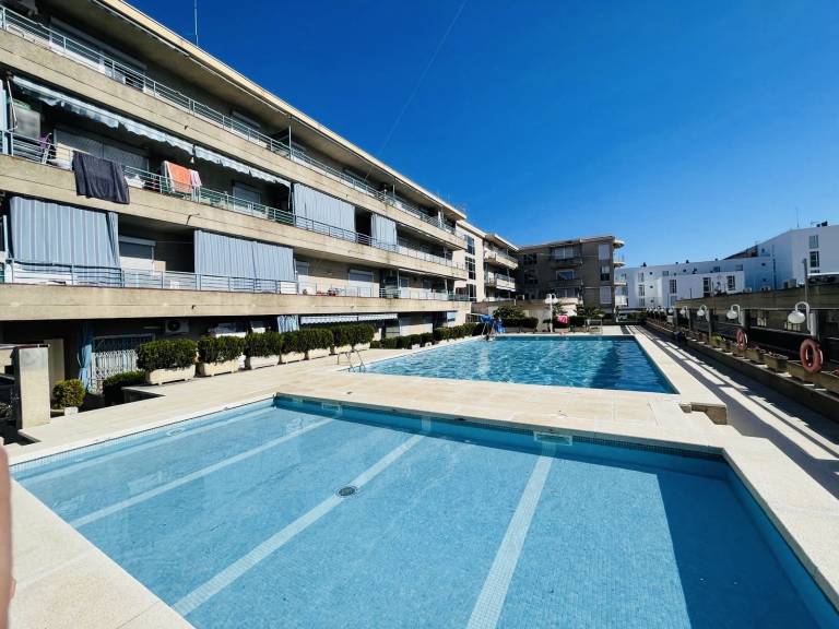 Apartment with pool & terrace — photo 5