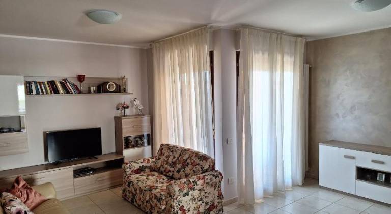 Rental apartment with 3 rooms for 6 persons in Montesilvano