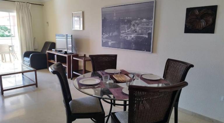 Holiday apartment with pool — photo 4