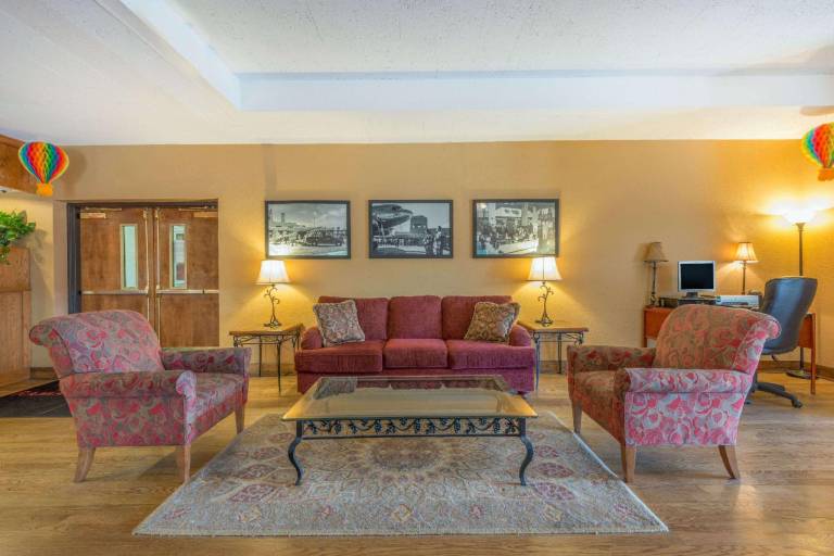 Ramada by Wyndham Albuquerque Airport — photo 2
