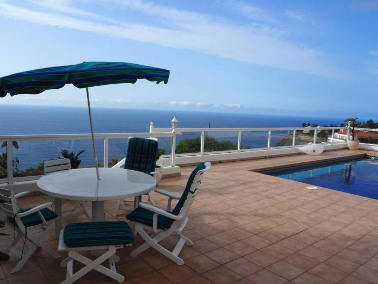 Vacation Home "Hibiscus" with Sea View, Pool & Wi-Fi — photo 2