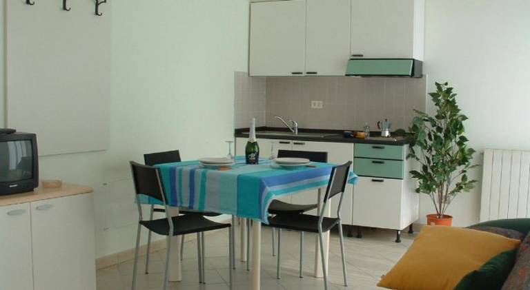 Serviced apartment with garden & terrace — photo 4
