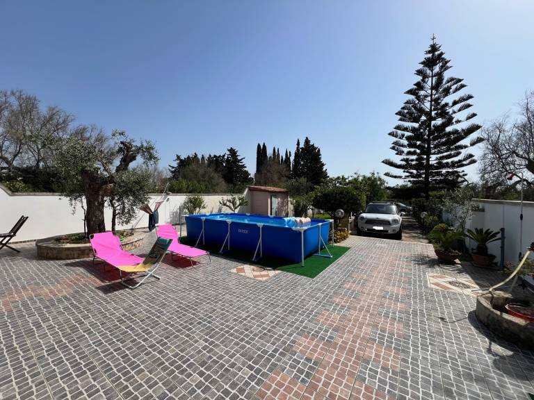 Villa with yard & private pool — photo 3