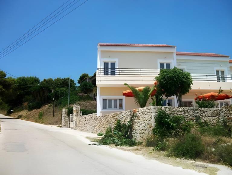 House with terrace, yard & jacuzzi in Kefalonia