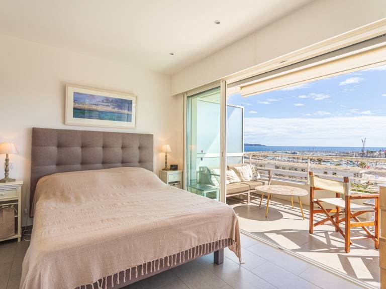 Apartment with pool & patio | Sea view — photo 3