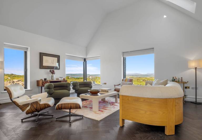 Children-friendly beautiful vacation home with yard & patio | Suitable for remote work | Dogs allowed — photo 3