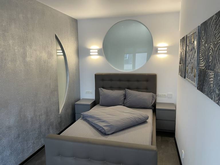 Apartma  Militari